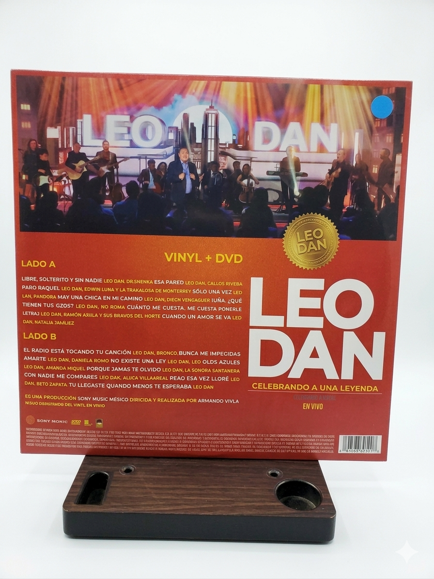 Leo Dan celebrando una leyenda